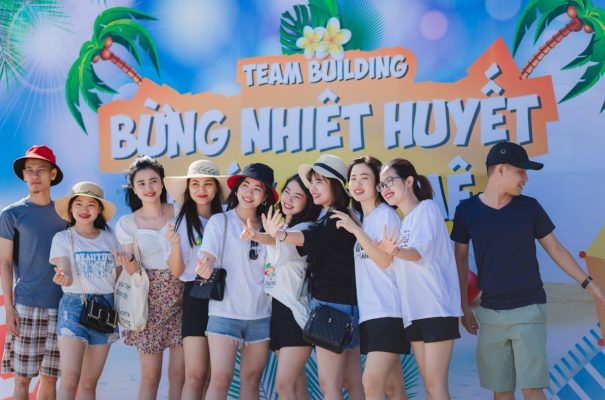 Team building bãi biển bao gồm nhiều hoạt động được tổ chức trên biển