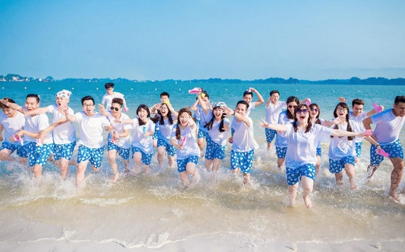 Nên lưu ý lựa chọn bãi biển đảm bảo an toàn để tổ chức team building