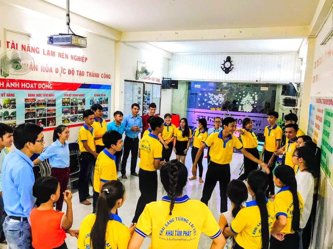 Trò chơi team building trong nhà rất vui nhộn