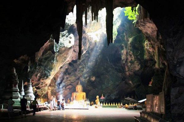 Chùa Hang còn có tên gọi là Hải Sơn tự Chùa Hang còn có tên gọi là Hải Sơn tự