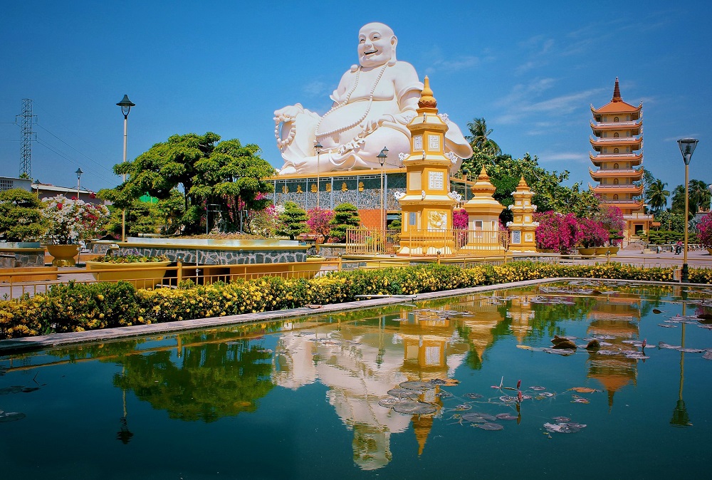 Khuôn viên xanh mát tại chùa Vĩnh Tràng Khuôn viên xanh mát tại chùa Vĩnh Tràng