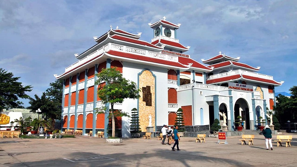Tòa nhà nơi đặt mộ cha Trương Bửu Diệp Tòa nhà nơi đặt mộ cha Trương Bửu Diệp