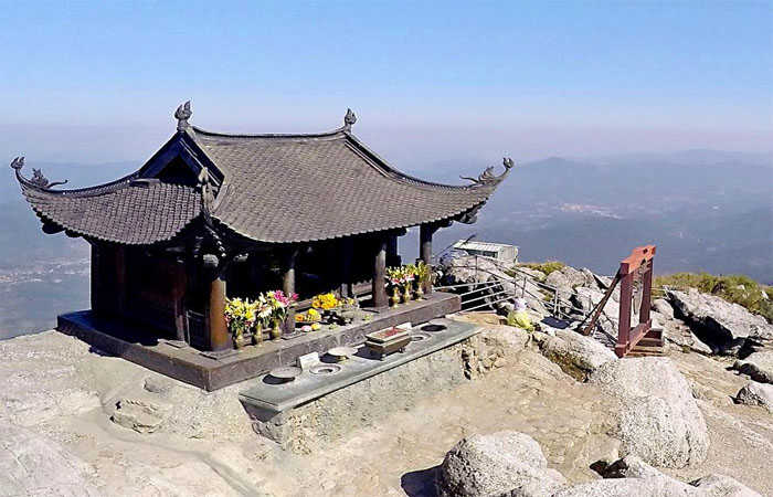 Chùa Thượng nằm ở trên cao nhất và là nơi lý tưởng tràn ngập sự tĩnh lặng