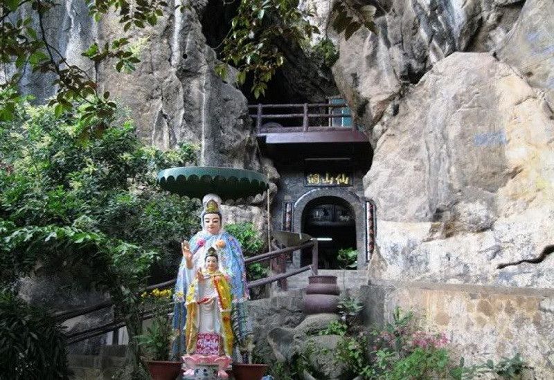 Du lịch hành hương Hà Tiên du khách không thể bỏ qua Thạch Động Du lịch hành hương Hà Tiên du khách không thể bỏ qua Thạch Động