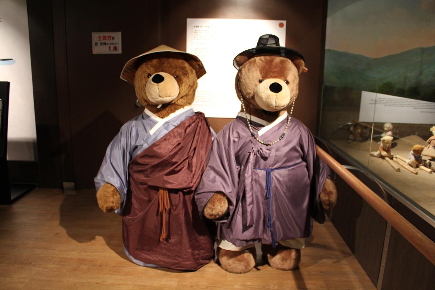 Bảo tàng Teddy Bear bên trong tháp Namsan.