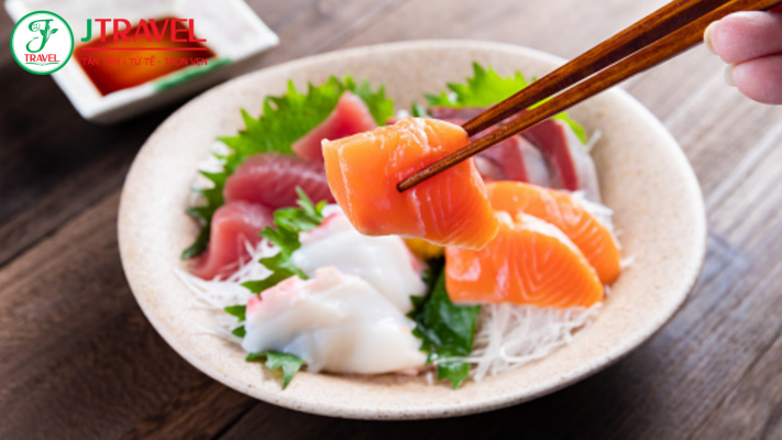 Sashimi cũng được coi là đại sứ ẩm thực Nhật Bản trứ danh khắp thế giới