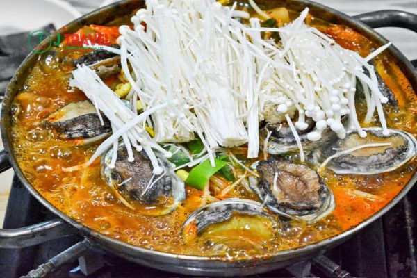 Bào ngư tại nhà hàng Myeogjin Jeonbok